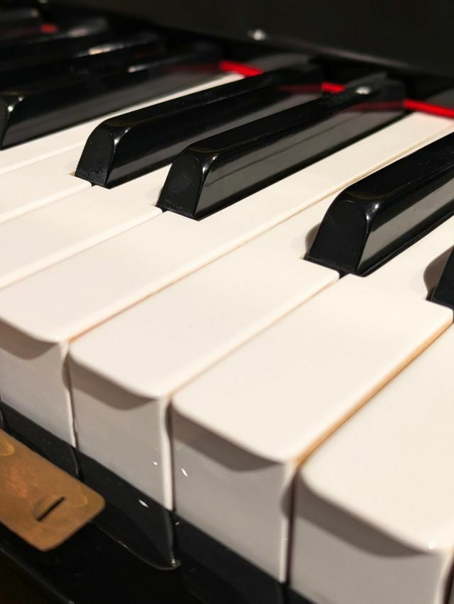 YAMAHA（ヤマハ） U3B 歴史的名作ピアノ モダンデザイン ツートン