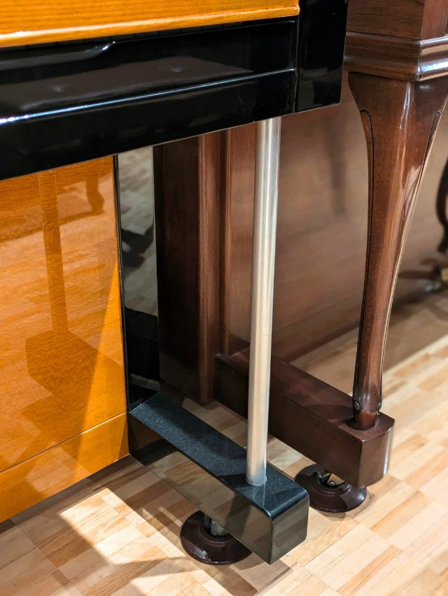 YAMAHA(ヤマハ) U3B 歴史的名作ピアノ モダンデザイン ツートン YAMAHA(ヤマハ) U3B 歴史的名作ピアノ モダンデザイン ツートン
