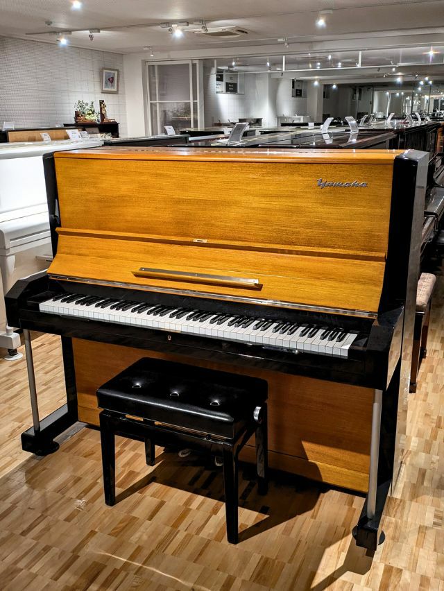 YAMAHA（ヤマハ） U3B 歴史的名作ピアノ モダンデザイン ツートン