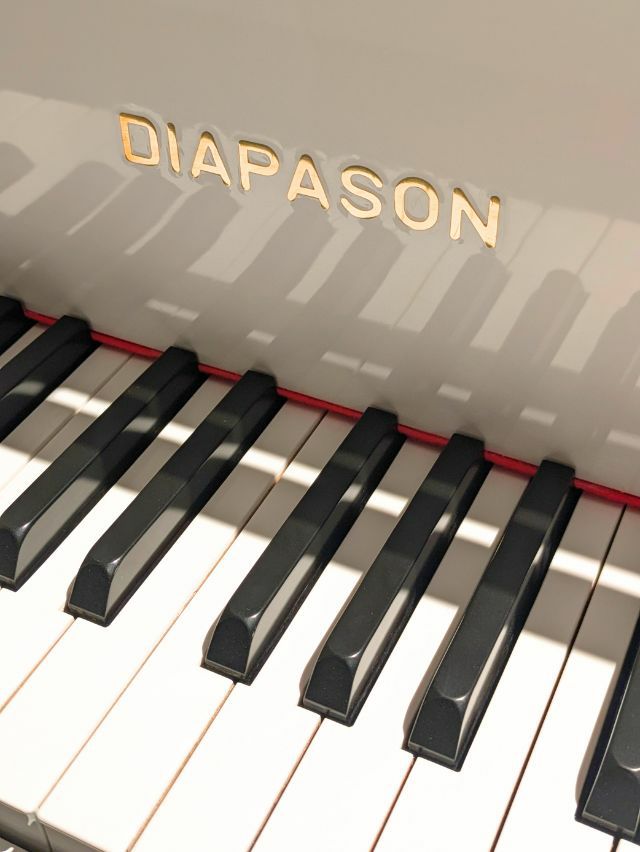 DIAPASON（ディアパソン） 183E 中古グランドピアノ ホワイト再塗装済