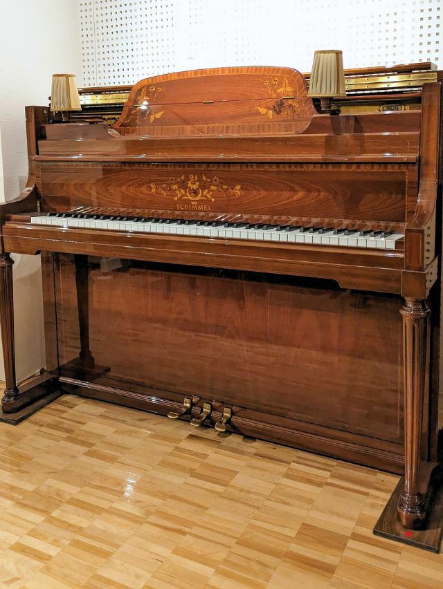 展示情報】SCHIMMEL（シンメル） 112LS 中古ピアノ 花柄象嵌入り