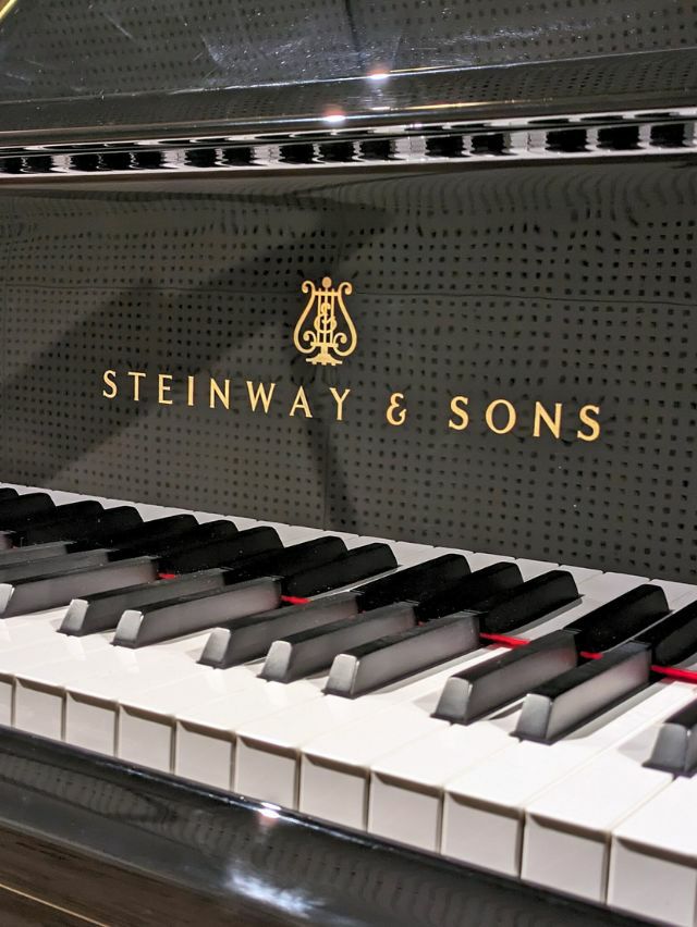 STEINWAY＆SONS（スタインウェイ＆サンズ） S155 中古スタインウェイ