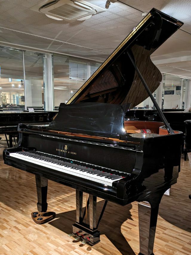 STEINWAY＆SONS（スタインウェイ＆サンズ） O180 中古スタインウェイ