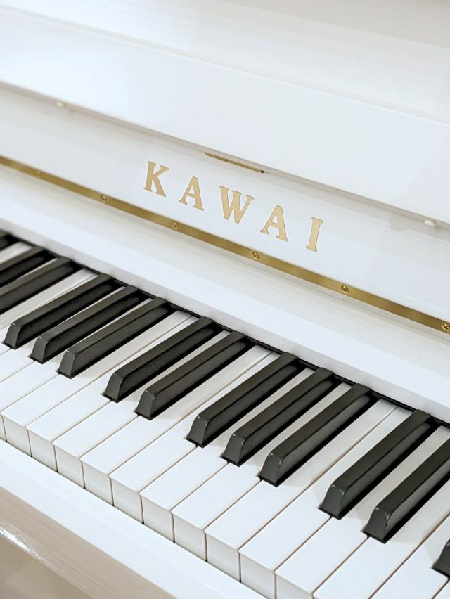 KAWAI（カワイ） K200 中古ピアノ 明るく華やかに彩るホワイトピアノ