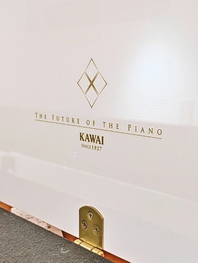 KAWAI（カワイ） K200 中古ピアノ 明るく華やかに彩るホワイトピアノ