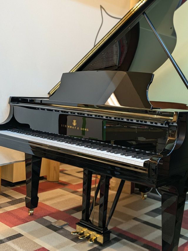STEINWAY＆SONS（スタインウェイ＆サンズ） S155 中古スタインウェイ