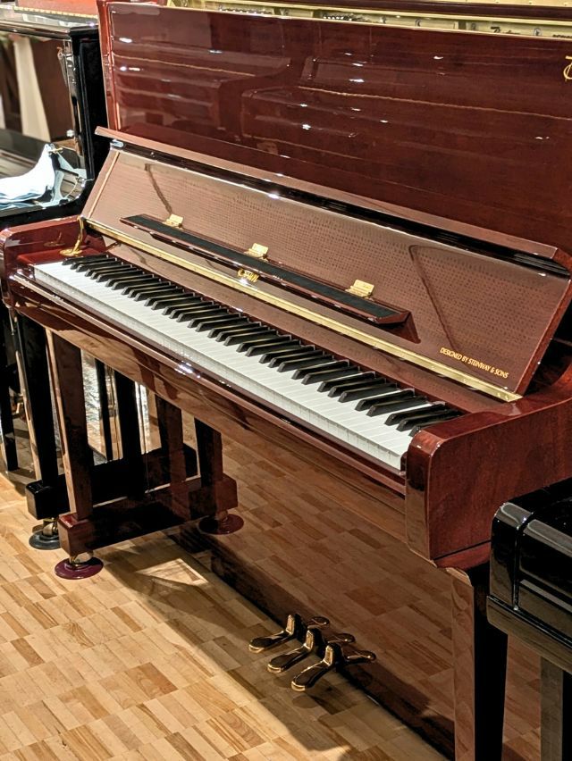 BOSTON（ボストン） UP126EPE マホガニー 中古ピアノ 国産他メーカーと