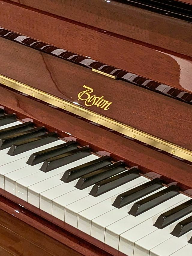 BOSTON（ボストン） UP126EPE マホガニー 中古ピアノ 国産他メーカーと