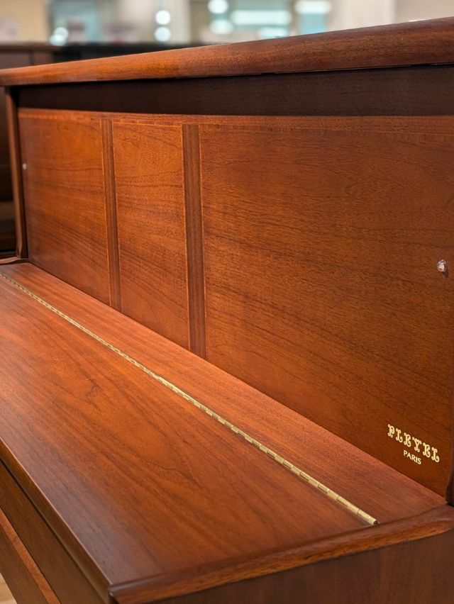 PLEYEL（プレイエル） P118 中古ピアノ ショパンの時代を感じる、優美