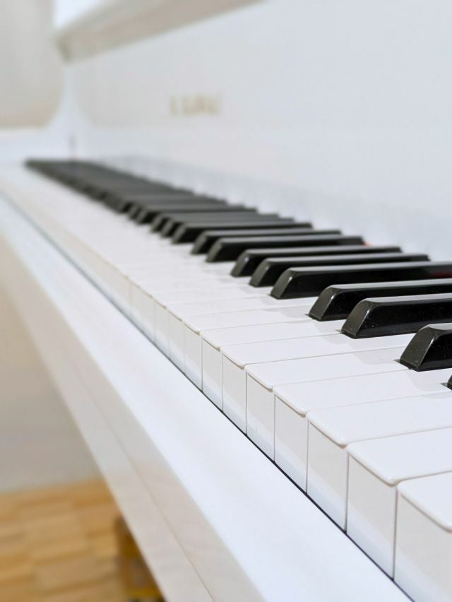 KAWAI（カワイ） KG3C ホワイトピアノ 中古 カワイKGシリーズの白い