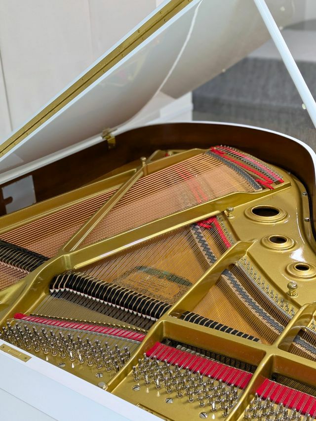 KAWAI（カワイ） KG3C ホワイトピアノ 中古 カワイKGシリーズの白い 