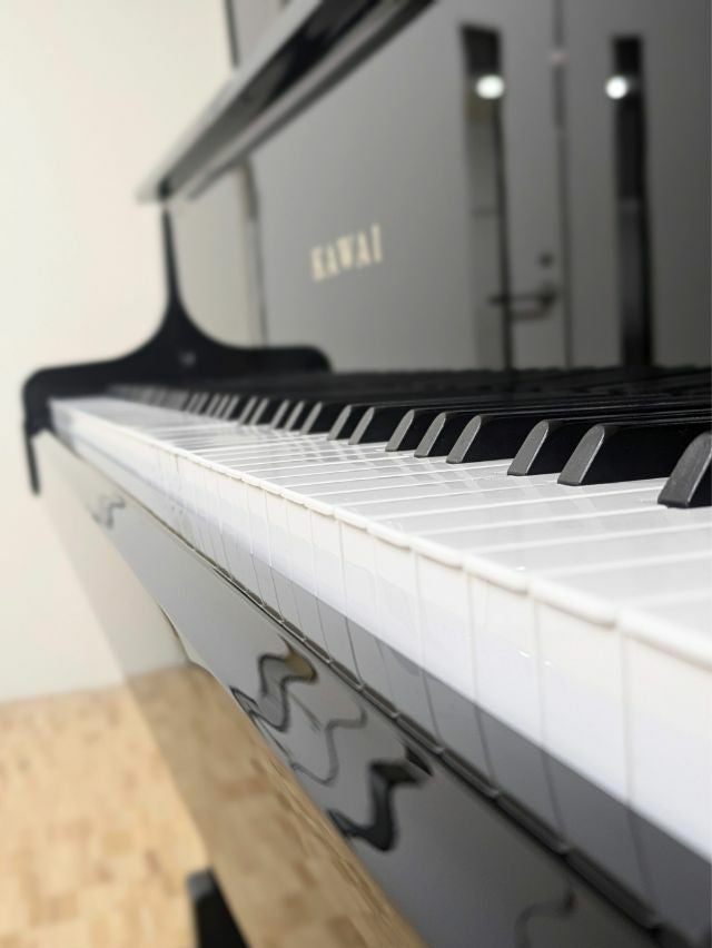 KAWAI（カワイ） K70 中古ピアノ グランドピアノスタイルのアップ