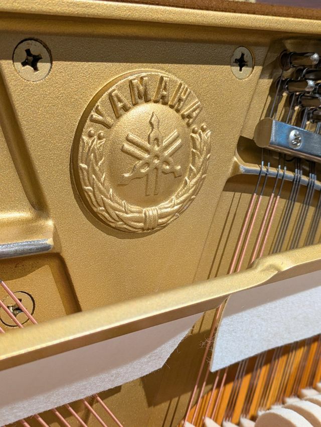 YAMAHA（ヤマハ） U10WnC 中古ピアノ 人気のヤマハ木目調猫脚モデル