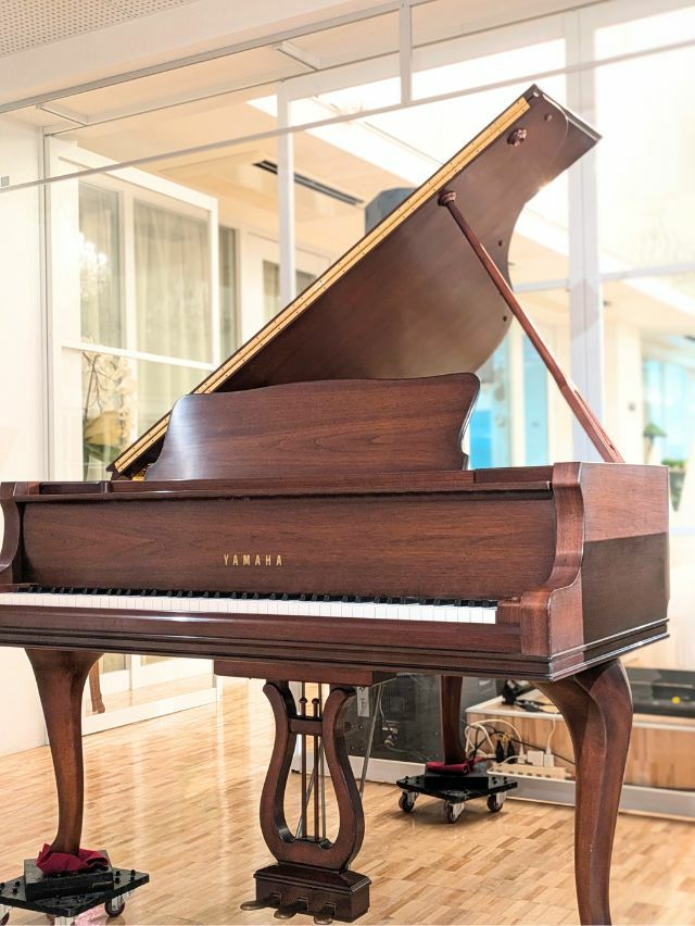 YAMAHA(ヤマハ) C2LCP 中古グランドピアノ 木目チッペンデール（猫脚