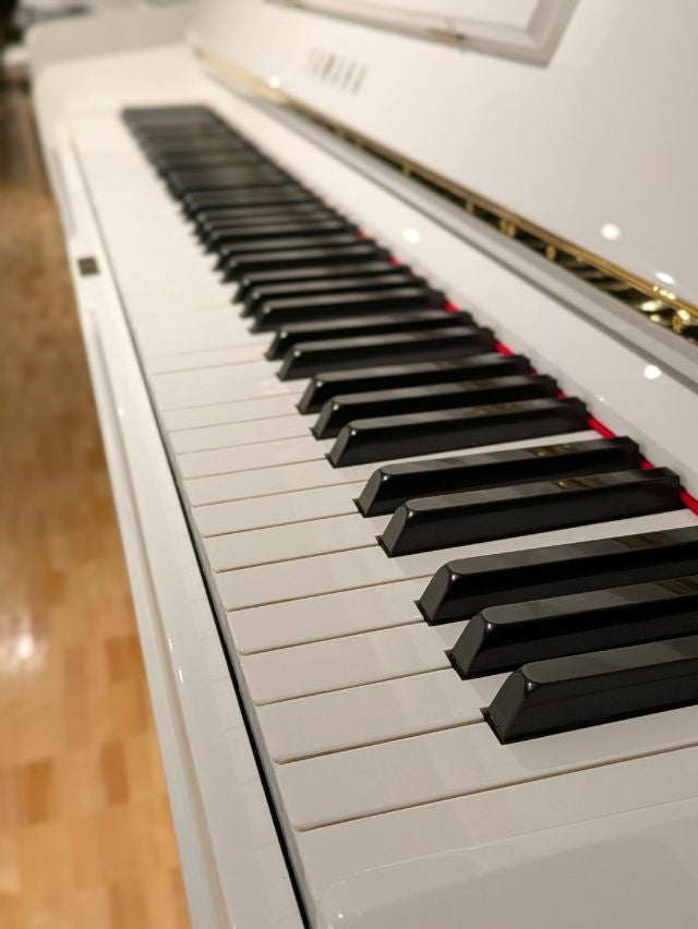 YAMAHA(ヤマハ) U1H 中古ピアノ 初心者にもお薦め！ヤマハの白いピアノ