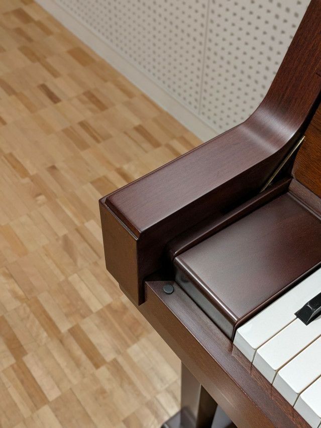 YAMAHA(ヤマハ) W102 中古ピアノ 安らぎを与える落ち着いた褐色の木目
