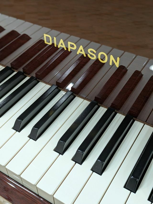 ディアパソンピアノ 美品　期間限定のお値段にいたします ディアパソン アップライトピアノ 125-M5 #M44098 【訳あり特価！厳選