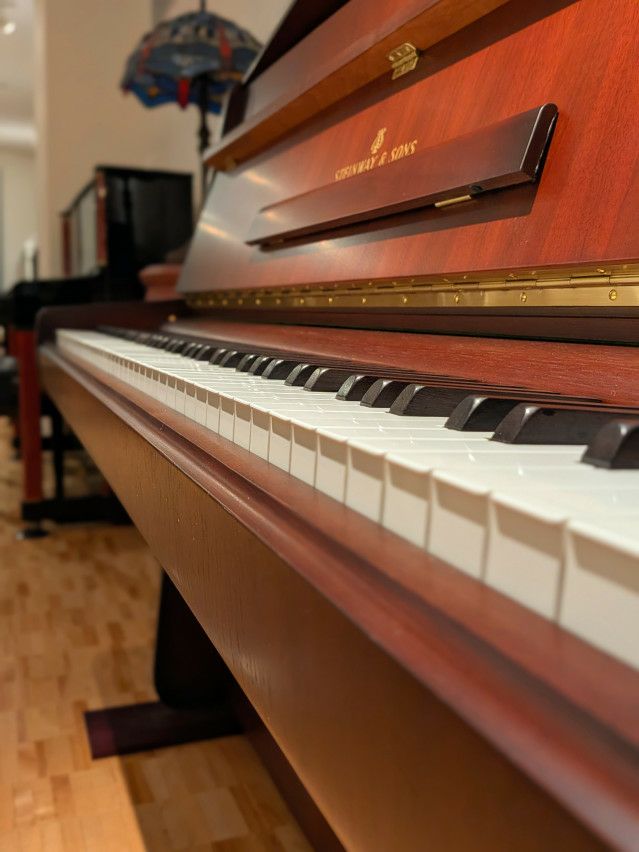 STEINWAY＆SONS（スタインウェイ＆サンズ） Z114 中古 スタインウェイ