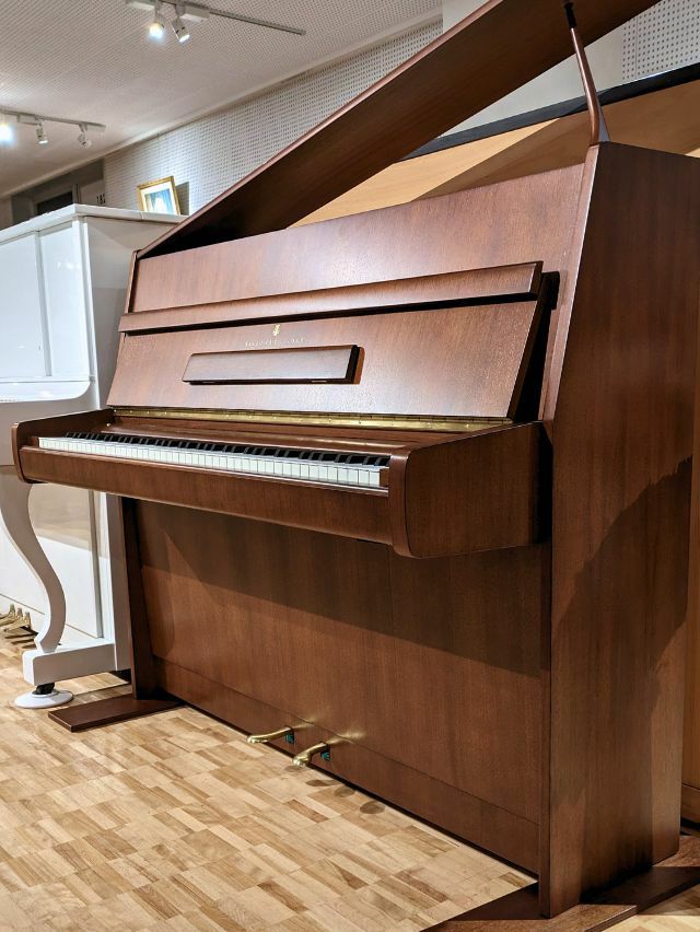 STEINWAY&SONS(スタインウェイ&サンズ) Z114 中古ピアノ 小型・木目調