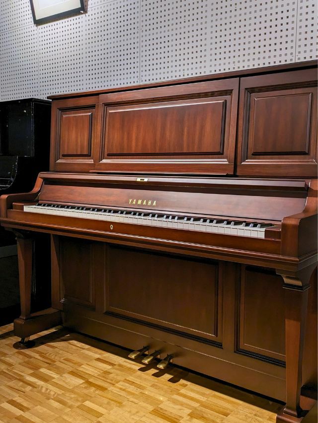 ヤマハ　アップライトピアノ　W201 1987年製　リニューアル　極上品 中古ピアノ ヤマハ(YAMAHA W201) ヤマハ黄金期の名器！希少の木目調最