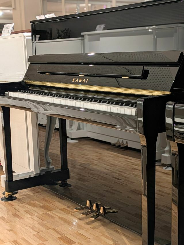 カワイ アップライトピアノ K300 （ホワイト）〜 黒鍵改良品 [黒檀] KAWAI(カワイ) K300 中古ピアノ 極限まで追求したシンプルさ | 中古
