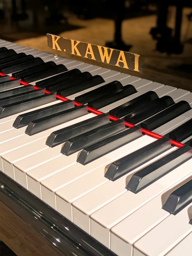 KAWAI(カワイ) GL10 中古グランドピアノ 4畳半に設置可能な小型 KAWAI(カワイ) GL10 中古グランドピアノ 4畳半に設置可能な小型