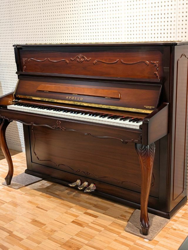 アポロピアノ木目 中古ピアノ アポロ(APOLLO A123W) 総アグラフ搭載の木目ピアノ ｜ 世界