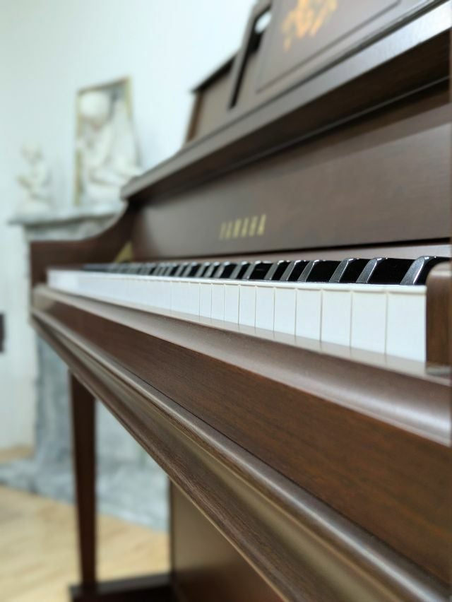 YAMAHA(ヤマハ) W100Wn 中古ピアノ 象嵌装飾が美しいヤマハ家具調 