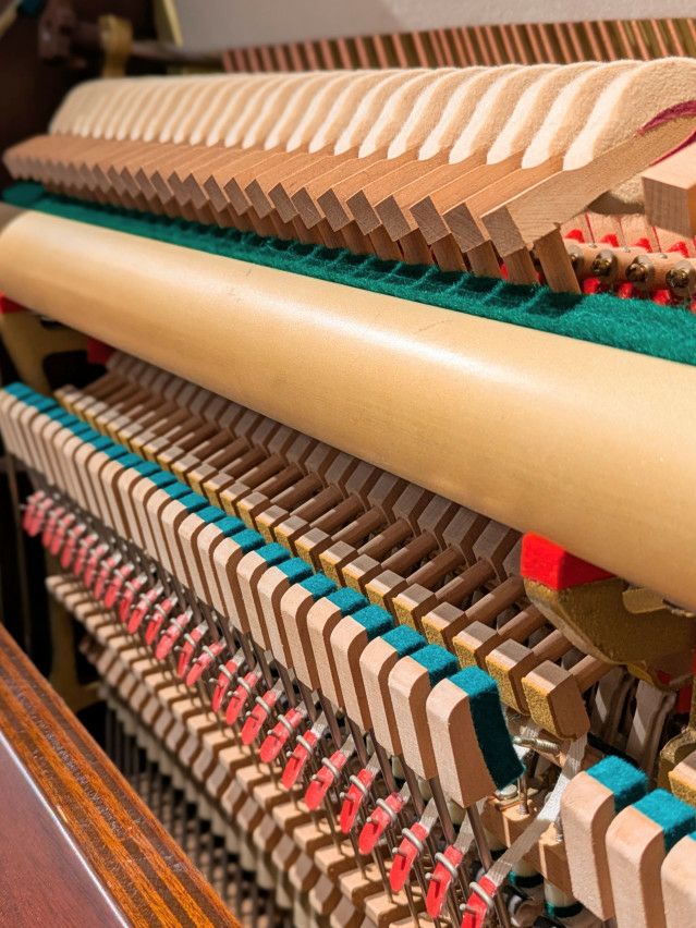 YAMAHA(ヤマハ) YU3Wn 中古ピアノ 豊かな中低音♪窓型装飾が美しい木目