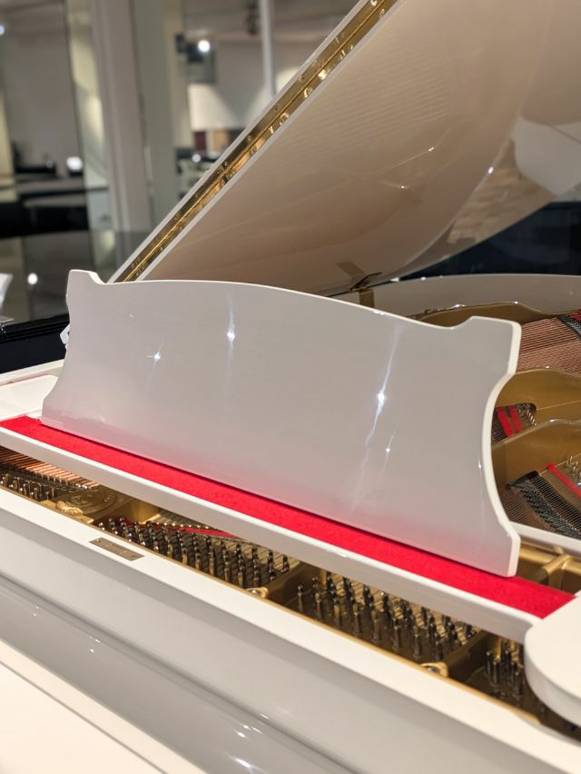 APOLLO(アポロ) A30 中古グランドピアノ 丸みが可愛らしいお手軽な