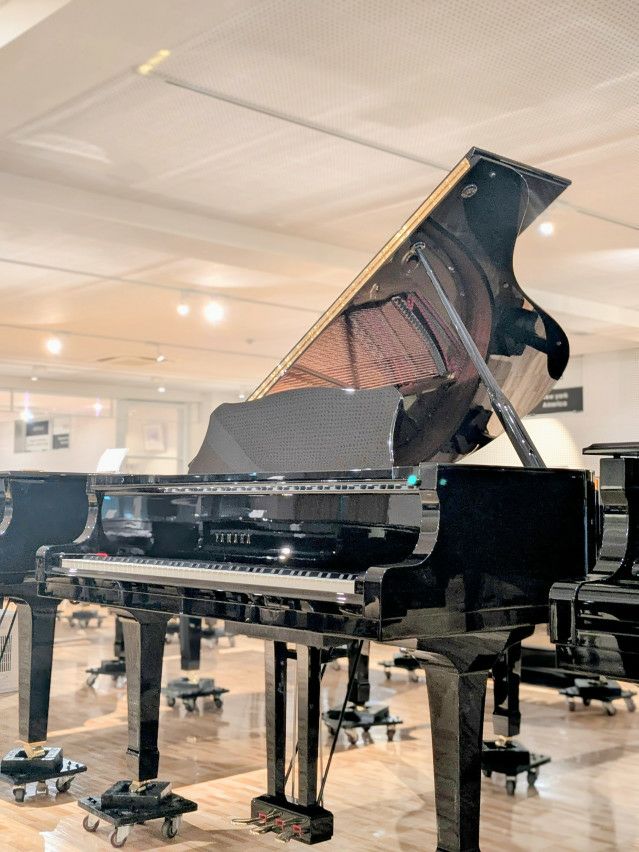 YAMAHA(ヤマハ) C3E 中古グランドピアノ 光の粒が踊るような、鮮やかな