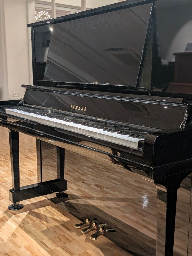 YAMAHA(ヤマハ) UX30Bl 中古ピアノ 明るく澄んだ響きが、毎日の練習を