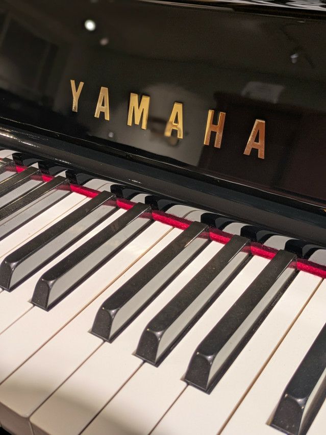 YAMAHA(ヤマハ) UX30Bl 中古ピアノ 明るく澄んだ響きが、毎日の練習を YAMAHA(ヤマハ) UX30Bl 中古ピアノ 明るく澄んだ響きが、毎日の練習を