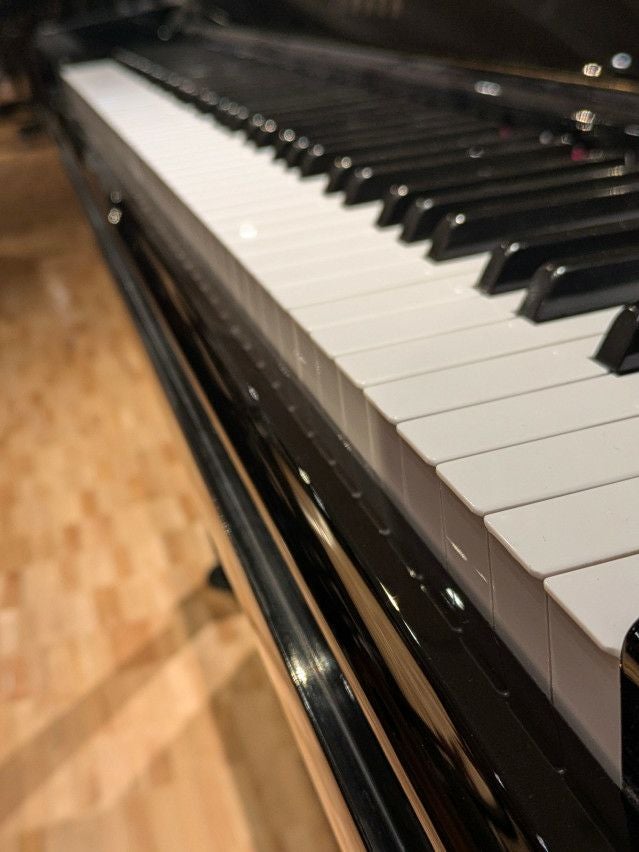 YAMAHA(ヤマハ) UX30Bl 中古ピアノ 明るく澄んだ響きが、毎日の練習を