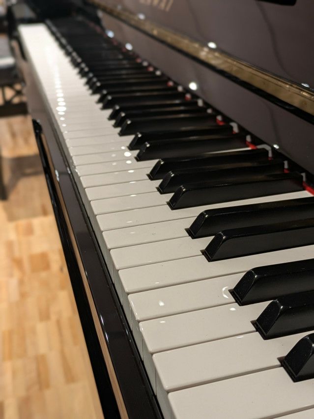 アップライトピアノ　KAWAI K55AE カワイ　製造250万台記念モデル KAWAI(カワイ) K55AE 中古ピアノ 響きに宿る祝福 ― 250万台の歴史が