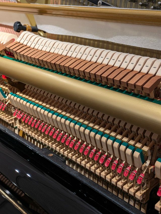 アップライトピアノ　KAWAI K55AE カワイ　製造250万台記念モデル KAWAI(カワイ) K55AE 中古ピアノ 響きに宿る祝福 ― 250万台の歴史が