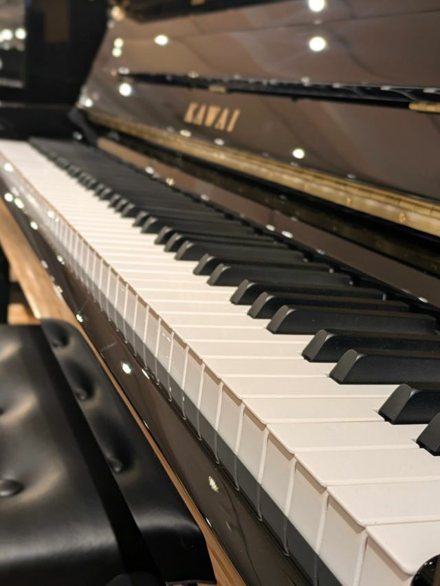 KAWAI(カワイ) K200 中古ピアノ 優れた音色とタッチを備えた信頼性の