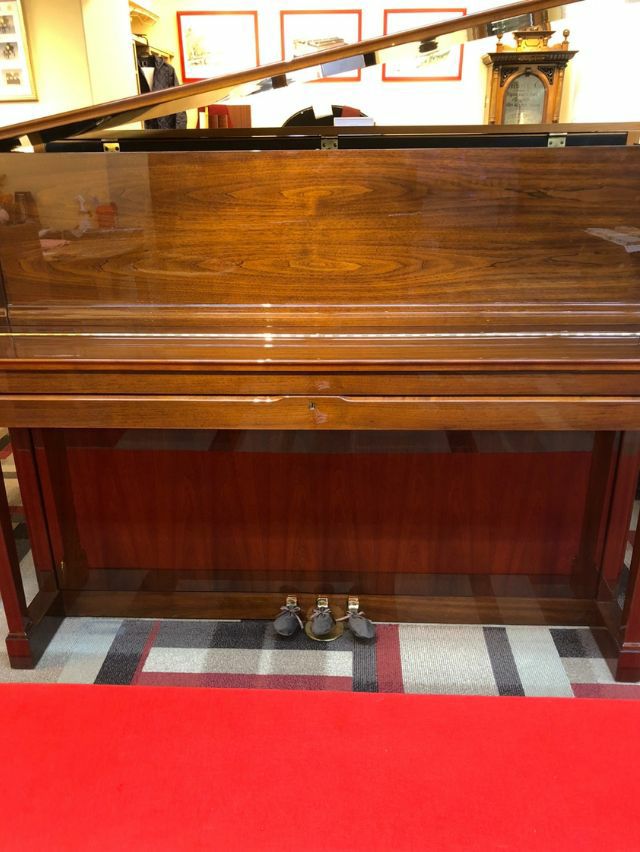 SCHIMMEL（シンメル） 118_Tradition 中古ピアノ ドイツの美意識が