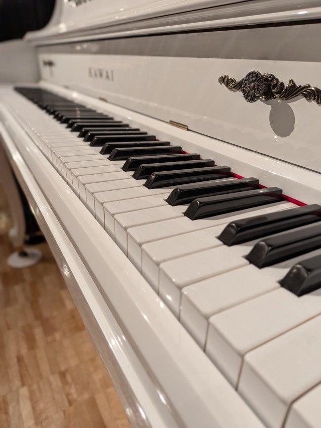 KAWAI（カワイ） KL11KF 中古ピアノ 美しい譜面台、猫脚♪家具と調和