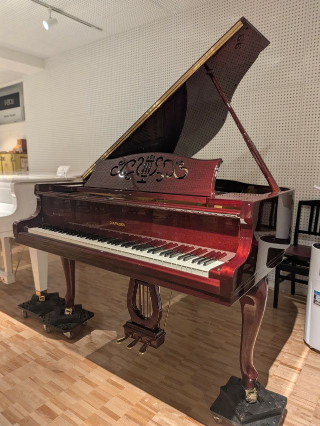 DIAPASON（ディアパソン） D164F 中古グランドピアノ 小型ながらサイズ