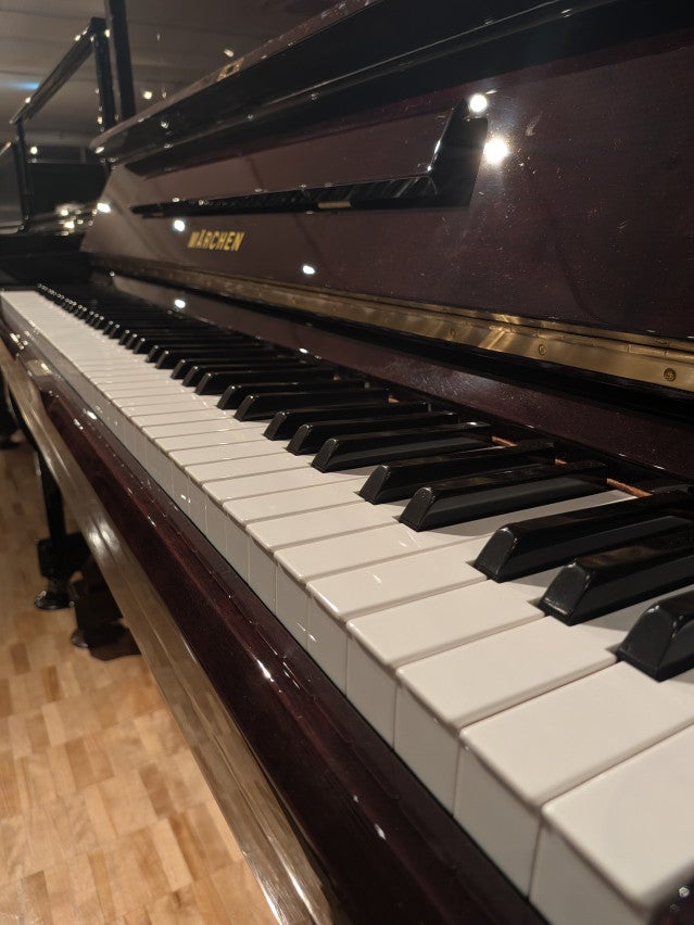 MARCHEN(メルヘン) MH33 中古ピアノ やさしい音色と上品な佇まい