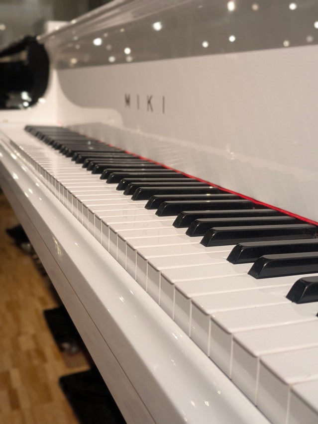 MIKI(ミキ) G530B 中古グランドピアノ インテリアとしても映える、優雅 