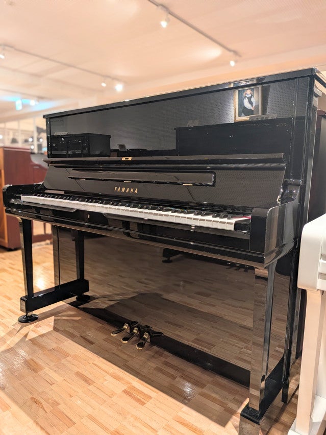 YAMAHA W106B アップライトピアノ YAMAHA(ヤマハ) W106B 中古ピアノ 人気No.1♪ヤマハ木目調・猫脚モデル